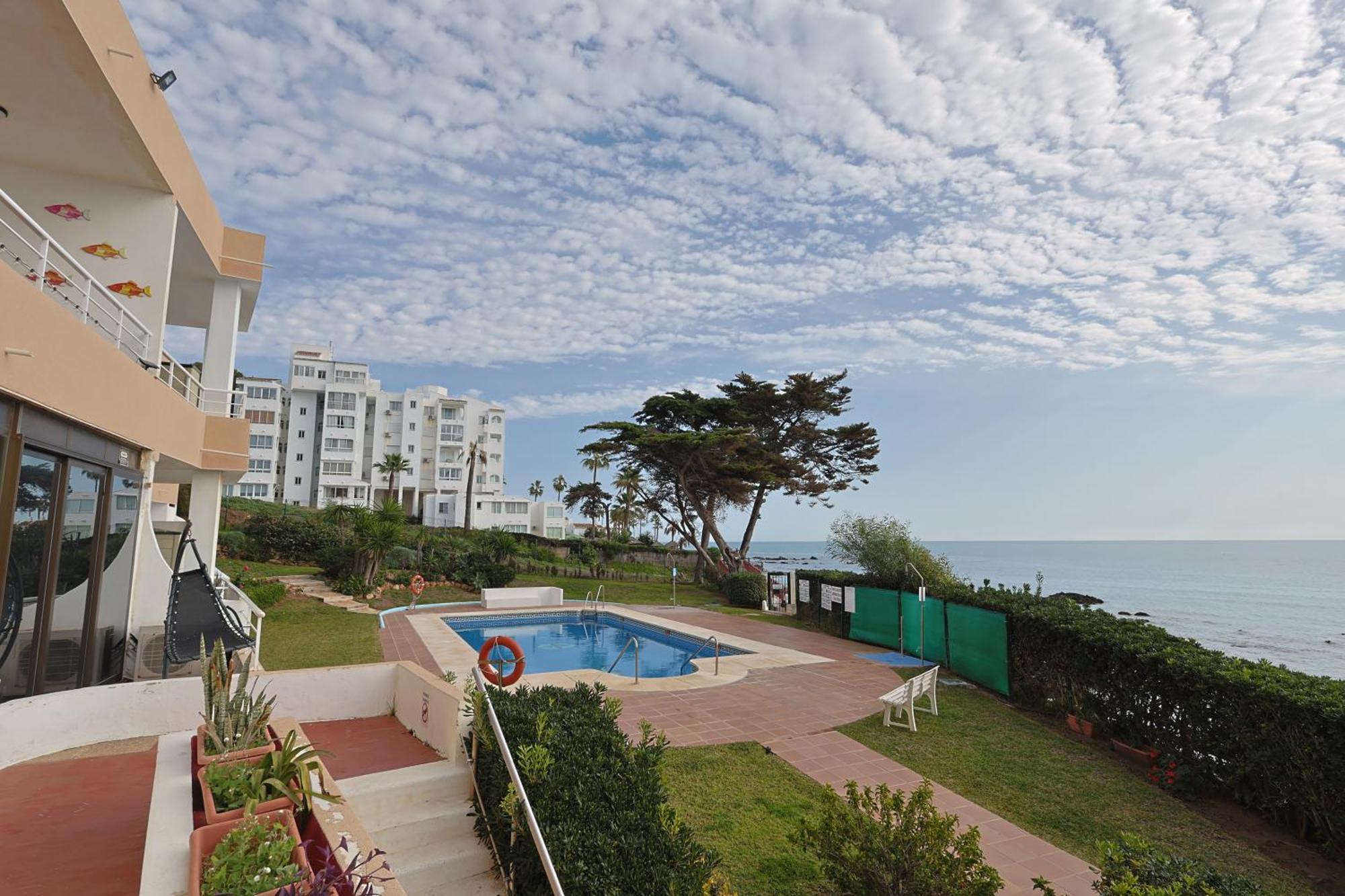 Apartment Beachfront With Terrace And Pool *