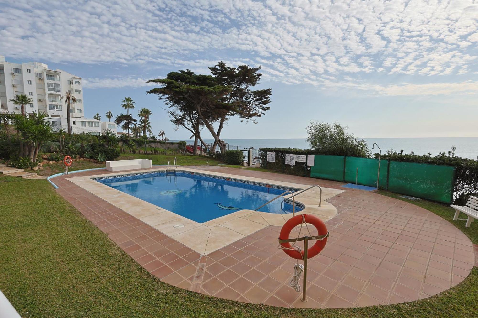 Beachfront With Terrace And Pool Apartment *
