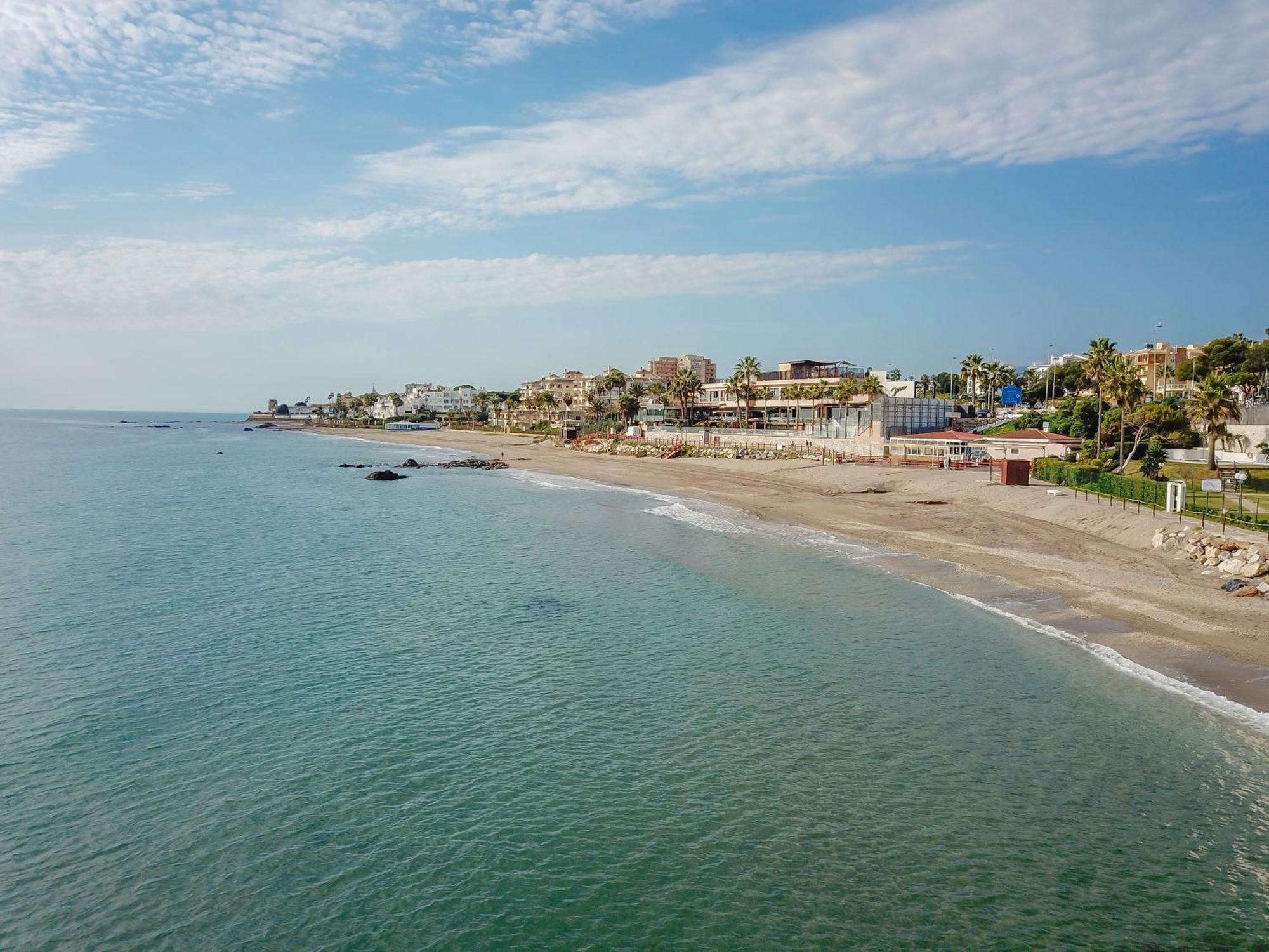 Beachfront With Terrace And Pool Apartment Málaga
