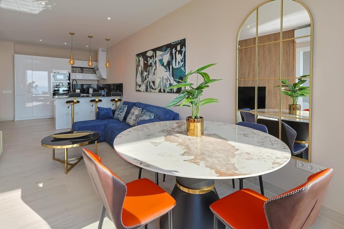 Beachfront With Terrace And Pool Apartment *