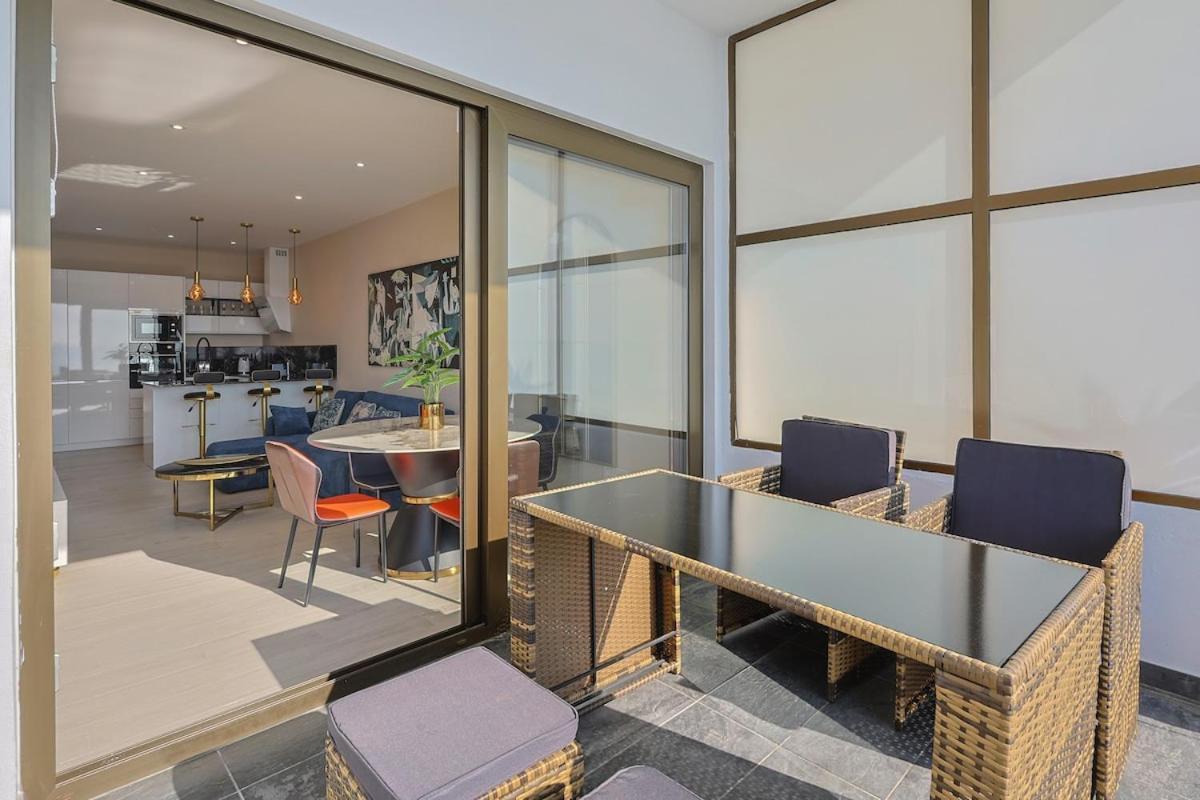 Beachfront With Terrace And Pool Apartment Málaga